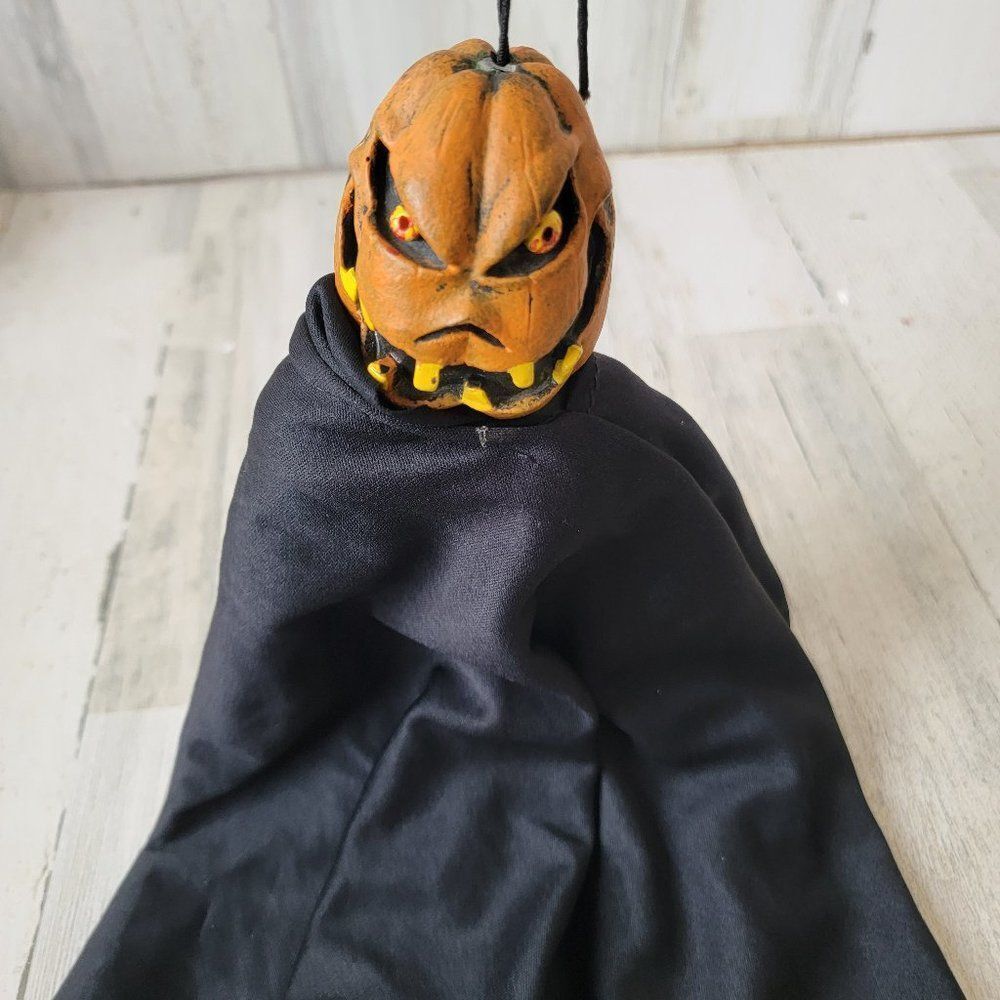 Paper magic group AS IS jack o lantern hanging head Halloween scary decor